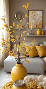 Moderne Gelbe Geometrische Wandkunst – Lebendige Skandinavische Wohnkultur mit Hängenden Pflanzen und Abstraktem Design - Image 2